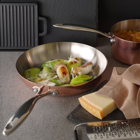 Patelnia miedziana Induction 240 x 50 mm - Hendi 607060 Hendi Patelnia miedziana Induction 240 x 50 mm - Hendi 607060 Hendi