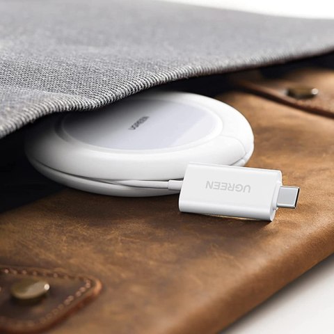 Ładowarka bezprzewodowa Qi 15W z silikonowym etui kompatybilna z MagSafe biały UGREEN Ładowarka bezprzewodowa Qi 15W z silikonowym etui kompatybilna z MagSafe biały UGREEN
