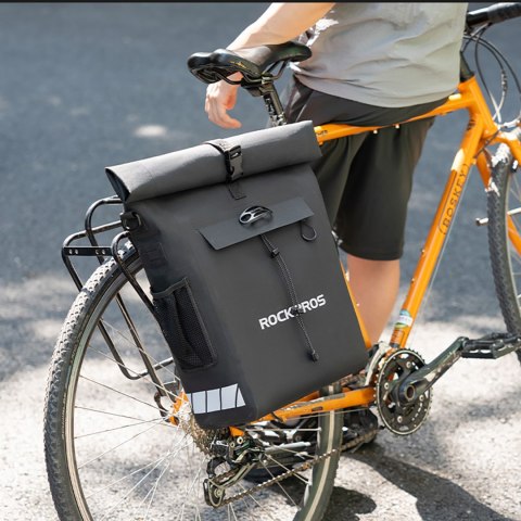 Sakwa rowerowa z funkcją plecaka wodoodporna z zaczepem na kask 18l - czarna ROCKBROS