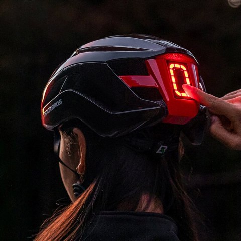 Kask rowerowy ze zintegrowanym oświetleniem wielokierunkowym USB-C 57-61 cm - czarny ROCKBROS