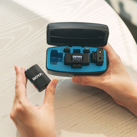 Zestaw mikrofonów bezprzewodowych z etui ładującym 8GB 2.4 GHz USB-C BOYA
