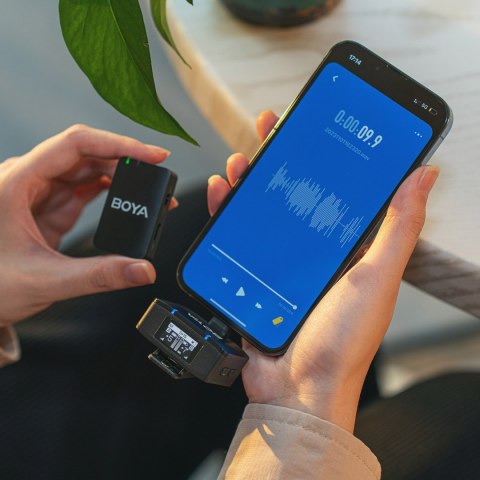 Zestaw mikrofonów bezprzewodowych z etui ładującym 8GB 2.4 GHz USB-C BOYA